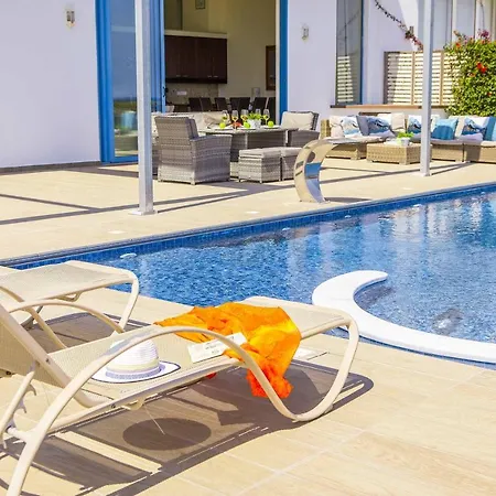 Infinite Aretousa Villa *